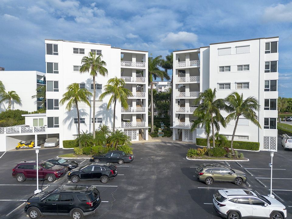 待售: $1,100,000 (2 贝兹, 2 浴室, 1014 平方英尺)