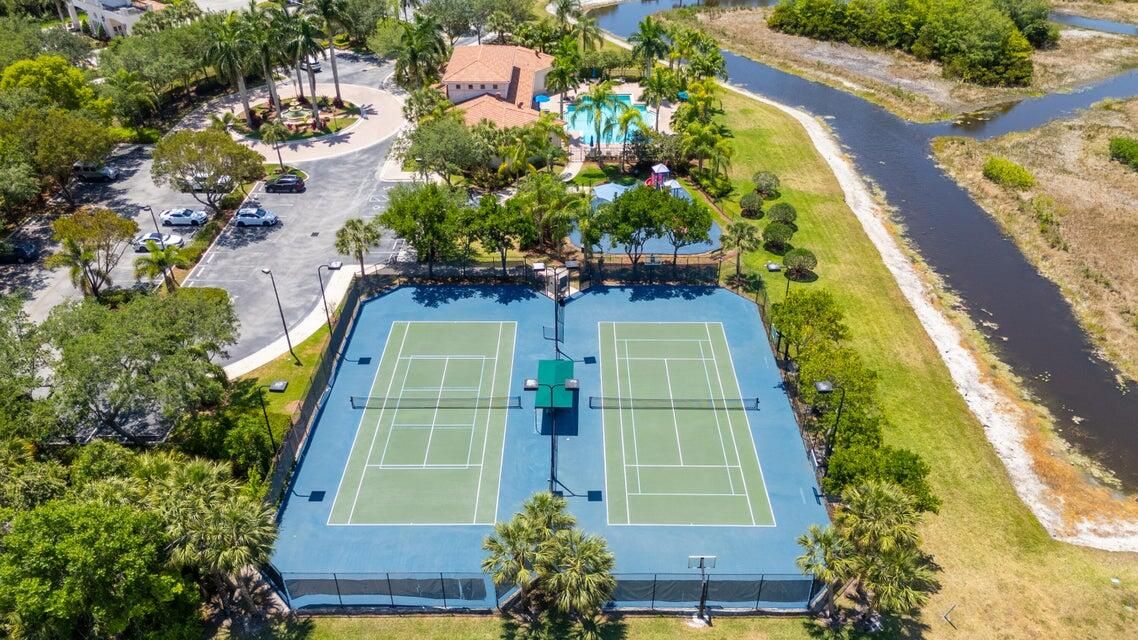 En Venta: $899,000 (6 camas, 4 baños, 4436 Pies cuadrados)