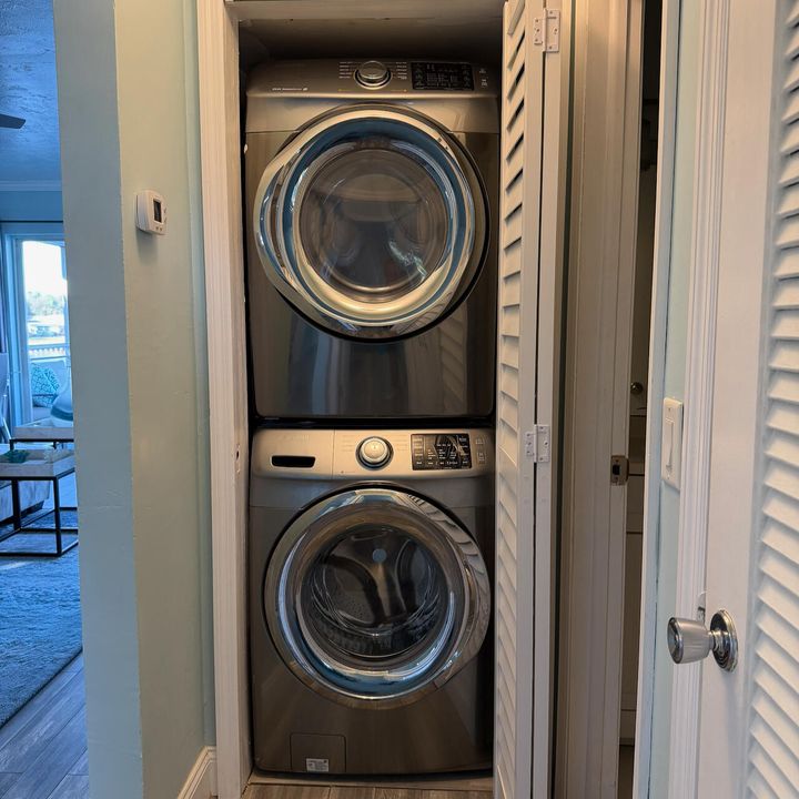 Activo con contrato: $230,000 (2 camas, 2 baños, 824 Pies cuadrados)