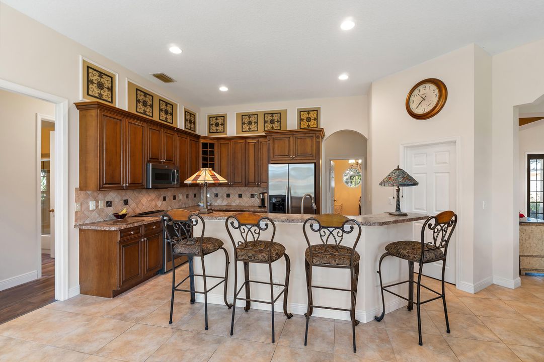 На продажу: $878,500 (4 спален, 3 ванн, 2735 Квадратных фут)