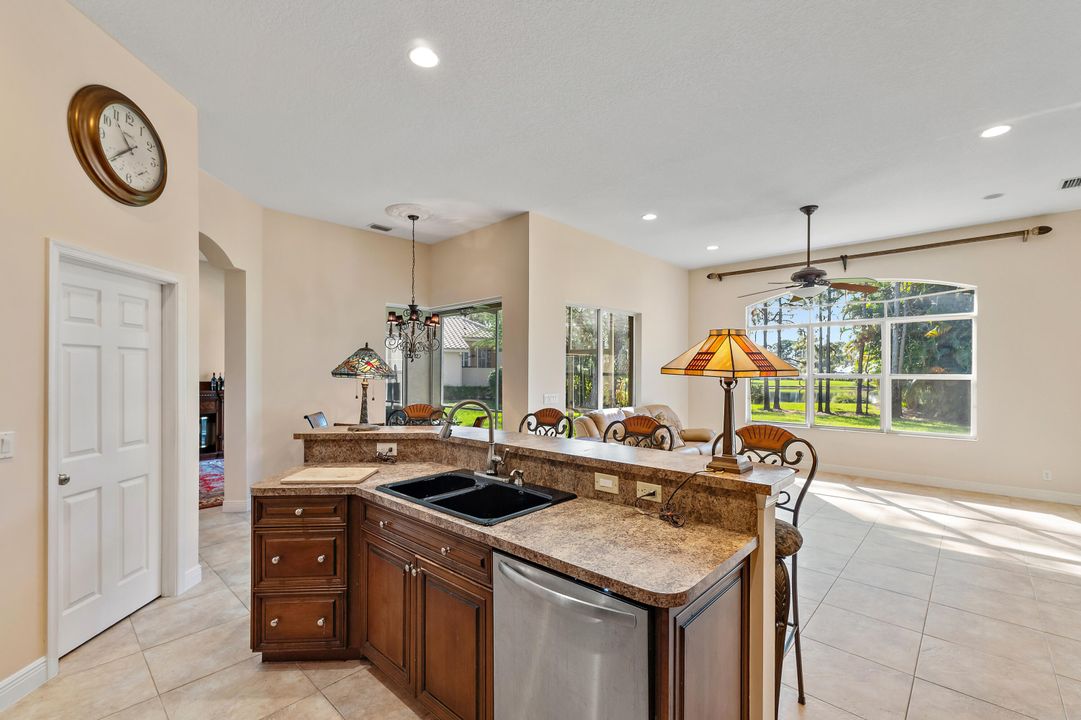 На продажу: $878,500 (4 спален, 3 ванн, 2735 Квадратных фут)