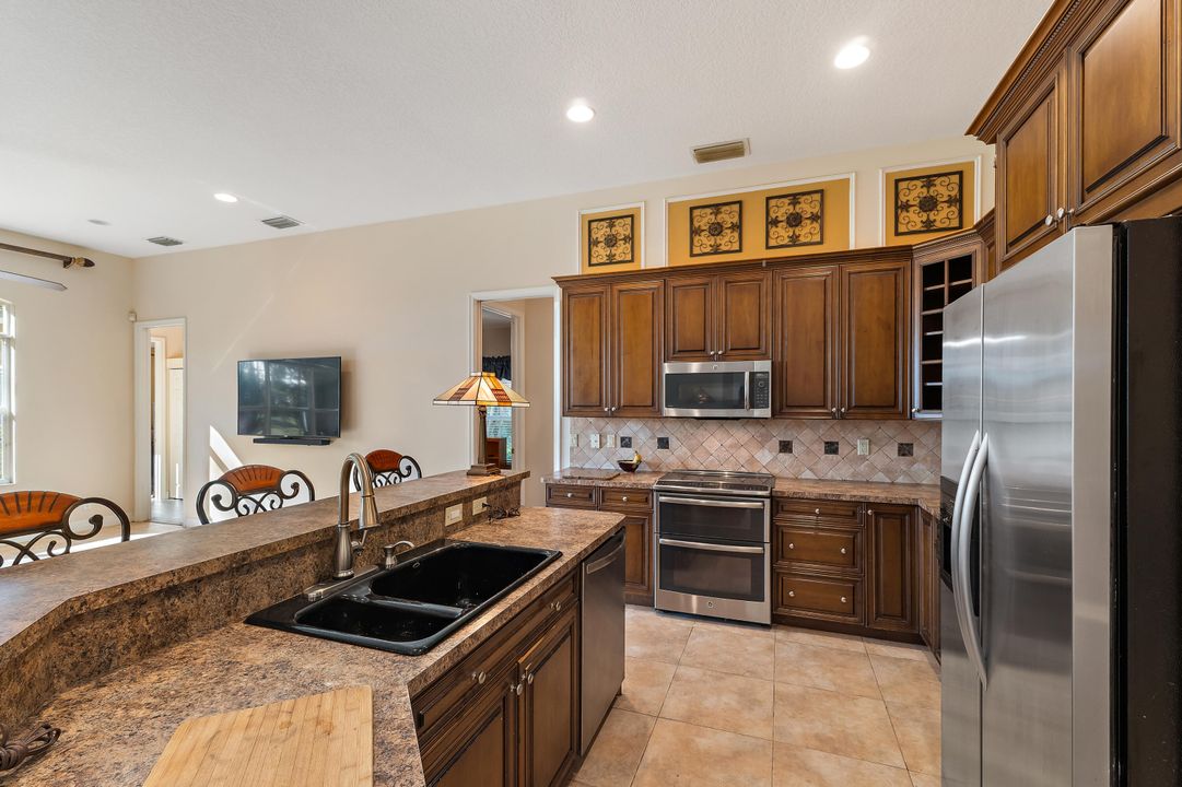 На продажу: $878,500 (4 спален, 3 ванн, 2735 Квадратных фут)