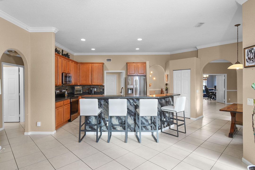 待售: $575,000 (5 贝兹, 3 浴室, 2624 平方英尺)