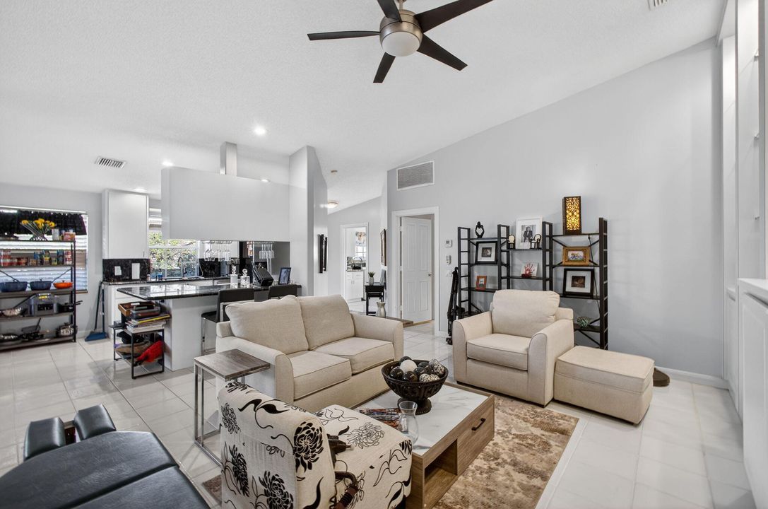 待售: $525,000 (2 贝兹, 2 浴室, 1525 平方英尺)