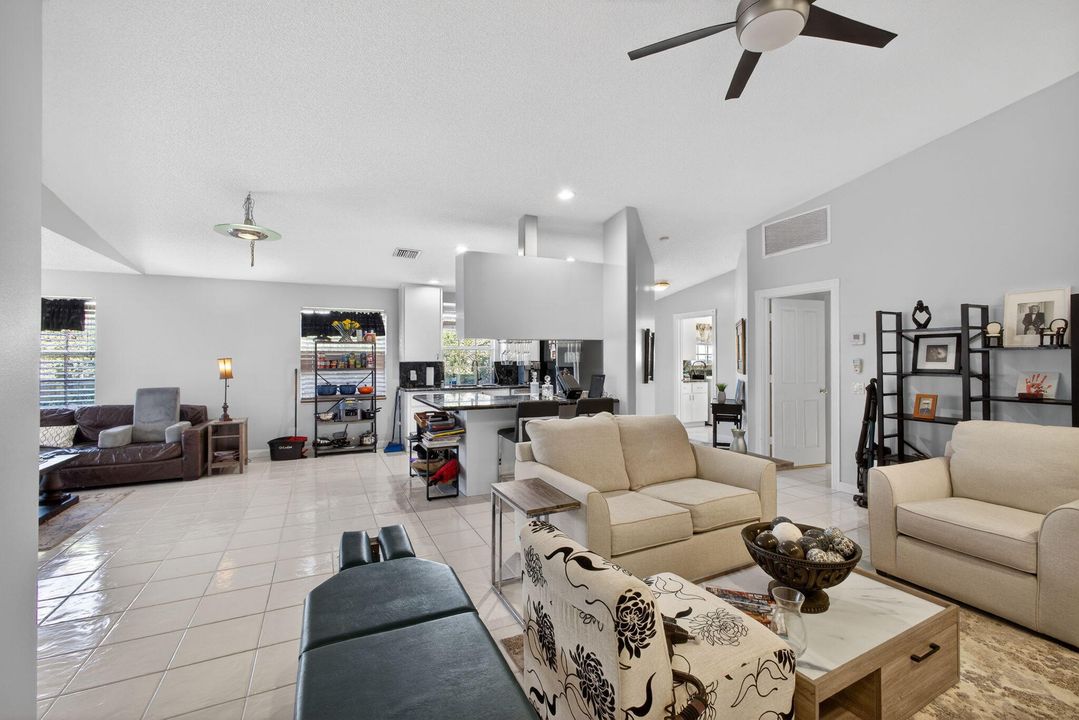 待售: $525,000 (2 贝兹, 2 浴室, 1525 平方英尺)