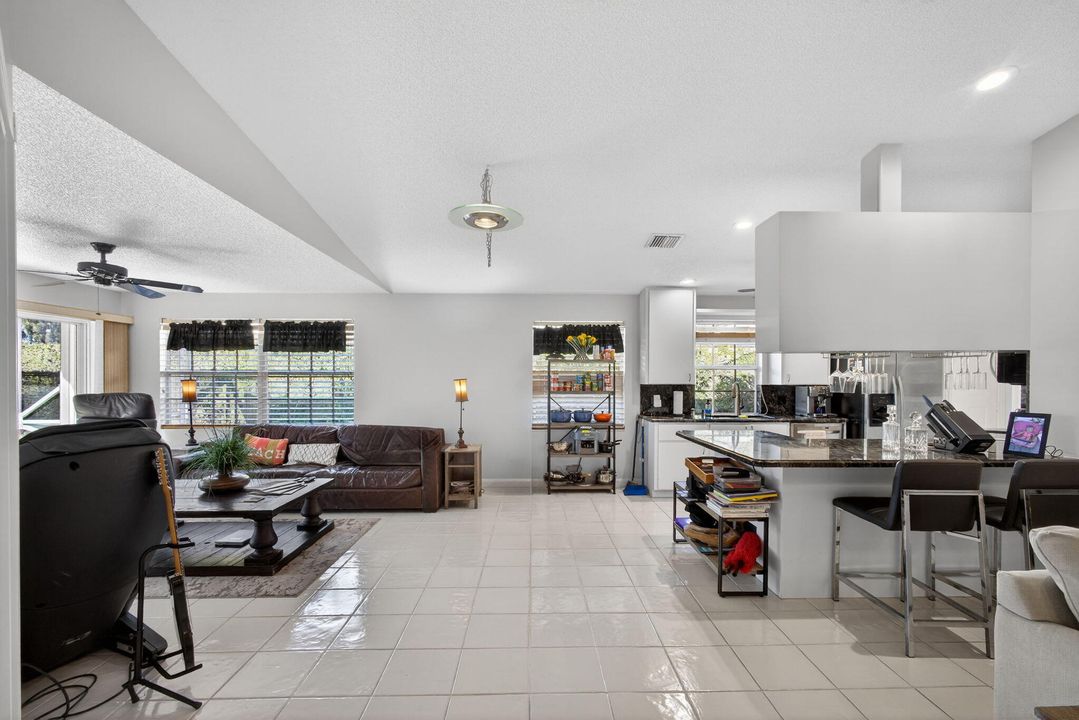 待售: $525,000 (2 贝兹, 2 浴室, 1525 平方英尺)