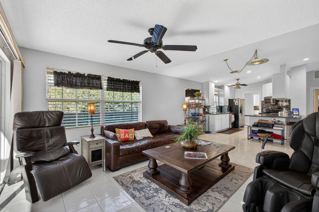 待售: $525,000 (2 贝兹, 2 浴室, 1525 平方英尺)