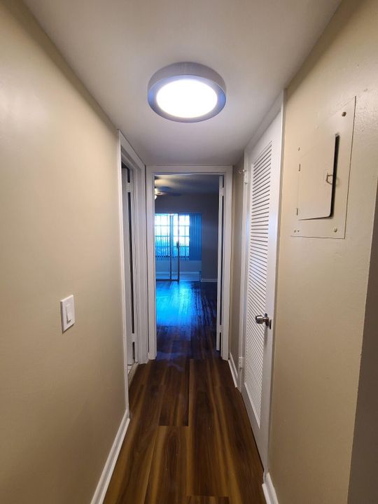 出租: $1,275 (1 贝兹, 1 浴室, 570 平方英尺)