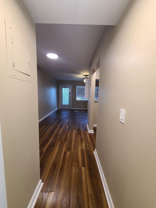 出租: $1,275 (1 贝兹, 1 浴室, 570 平方英尺)