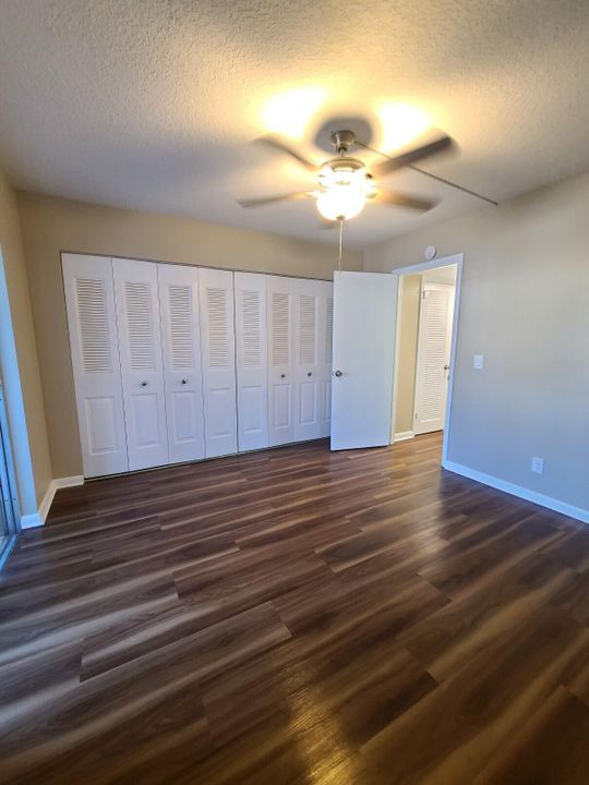 出租: $1,275 (1 贝兹, 1 浴室, 570 平方英尺)