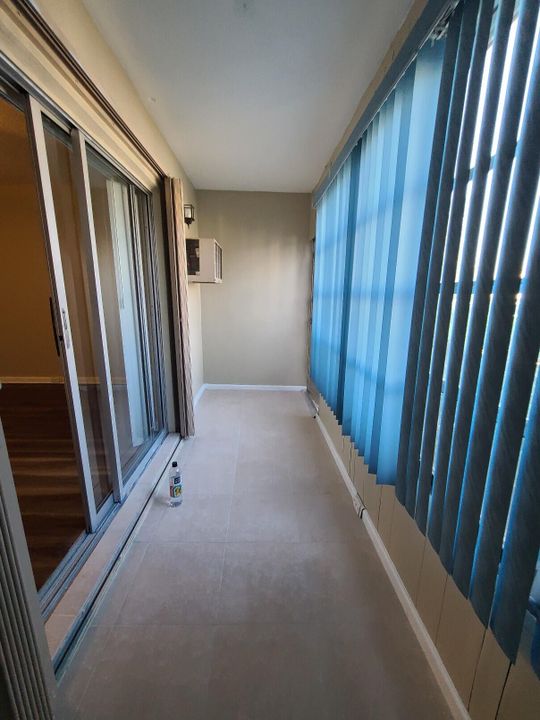 出租: $1,275 (1 贝兹, 1 浴室, 570 平方英尺)