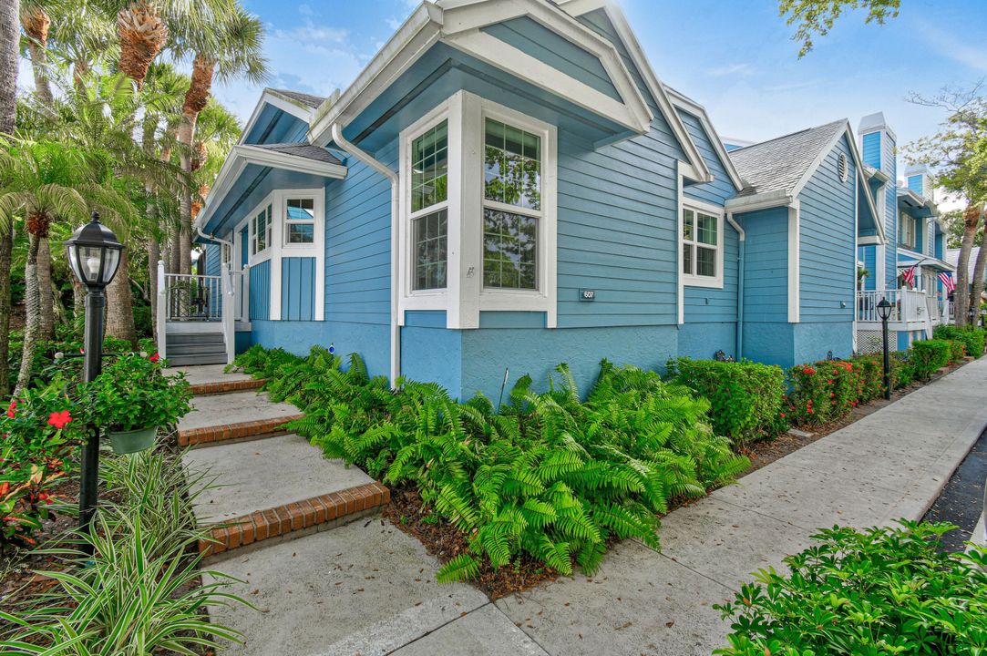 For Sale: $549,000 (2 beds, 2 baths, 1254 Square Feet)