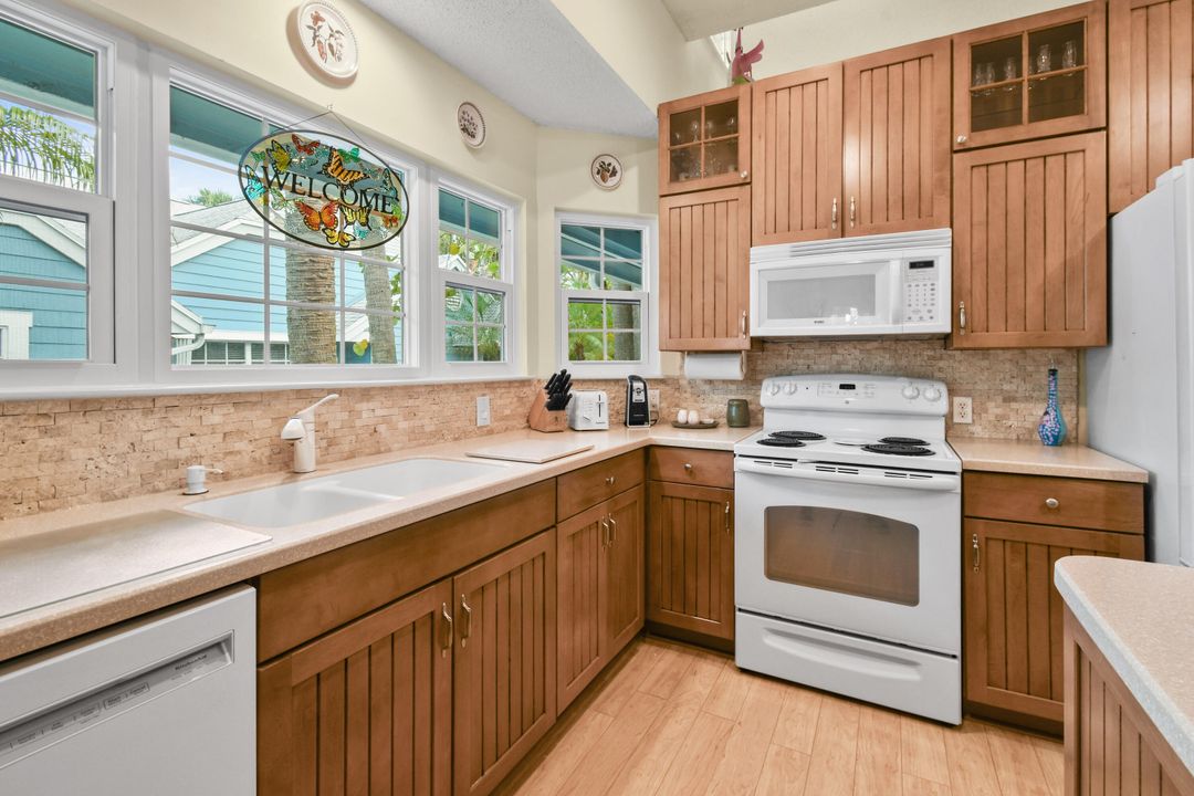For Sale: $549,000 (2 beds, 2 baths, 1254 Square Feet)