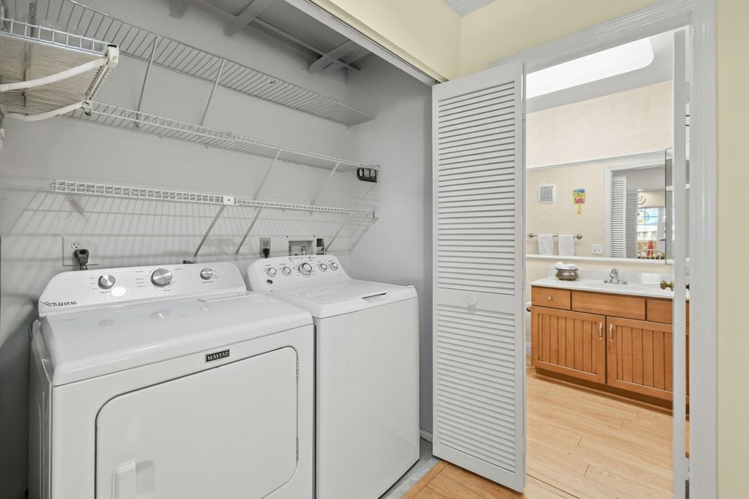 For Sale: $549,000 (2 beds, 2 baths, 1254 Square Feet)