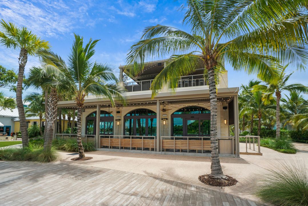 For Sale: $549,000 (2 beds, 2 baths, 1254 Square Feet)