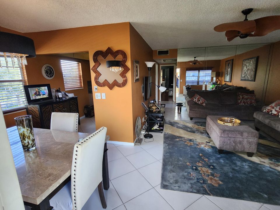 For Sale: $169,000 (2 beds, 1 baths, 835 Square Feet)