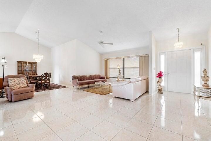 待售: $690,000 (3 贝兹, 2 浴室, 2302 平方英尺)