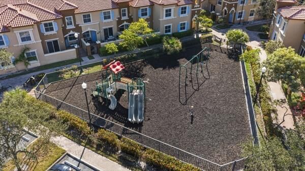 En Venta: $320,000 (3 camas, 2 baños, 1362 Pies cuadrados)