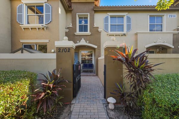 En Venta: $320,000 (3 camas, 2 baños, 1362 Pies cuadrados)