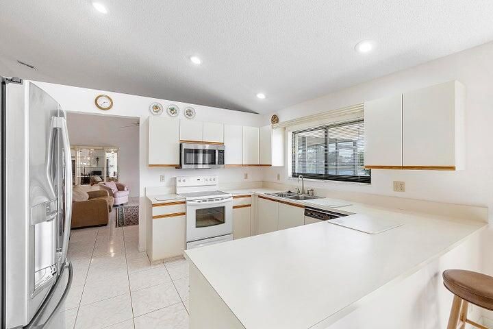 待售: $690,000 (3 贝兹, 2 浴室, 2302 平方英尺)