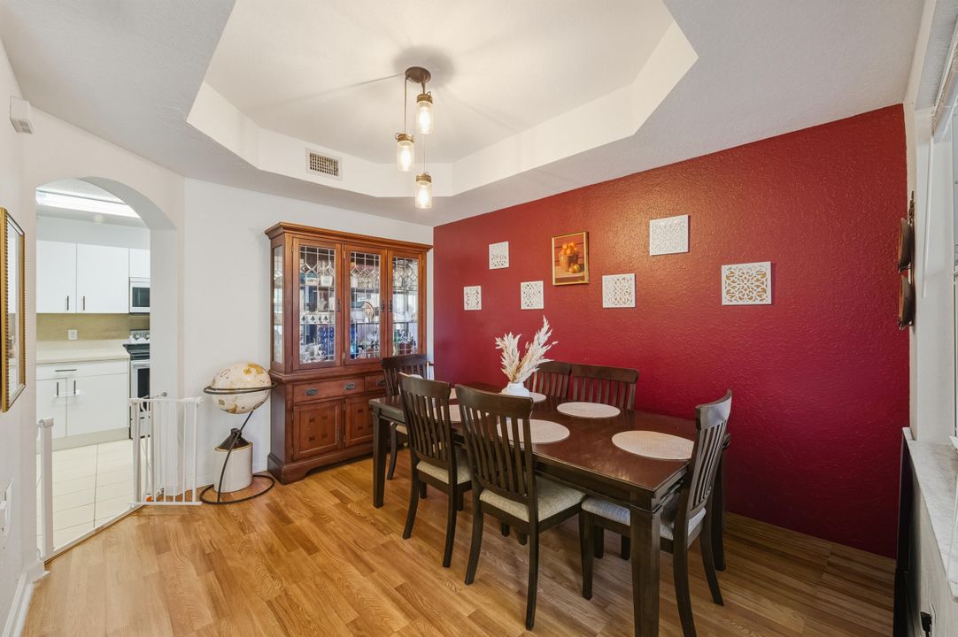 En Venta: $320,000 (3 camas, 2 baños, 1362 Pies cuadrados)