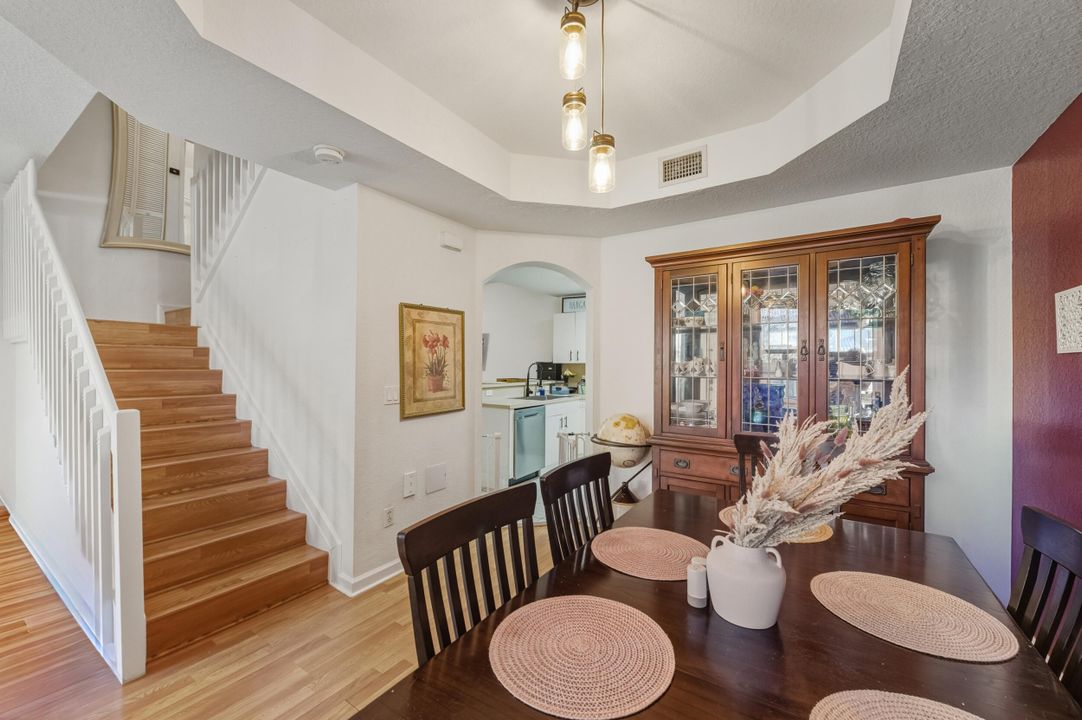 En Venta: $320,000 (3 camas, 2 baños, 1362 Pies cuadrados)