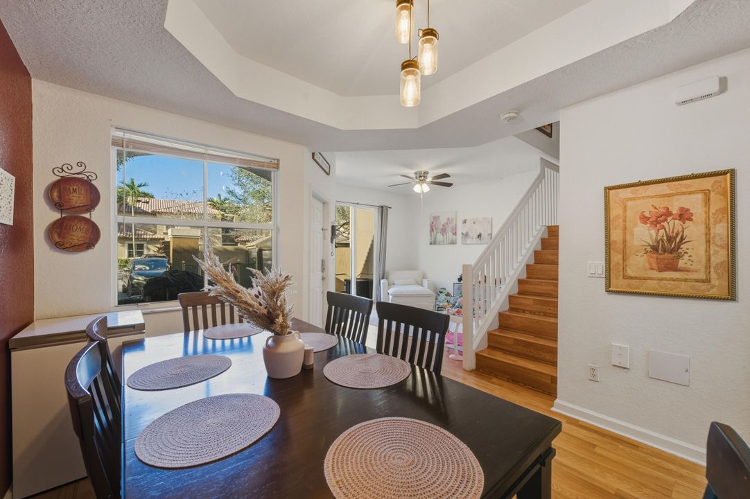 En Venta: $320,000 (3 camas, 2 baños, 1362 Pies cuadrados)