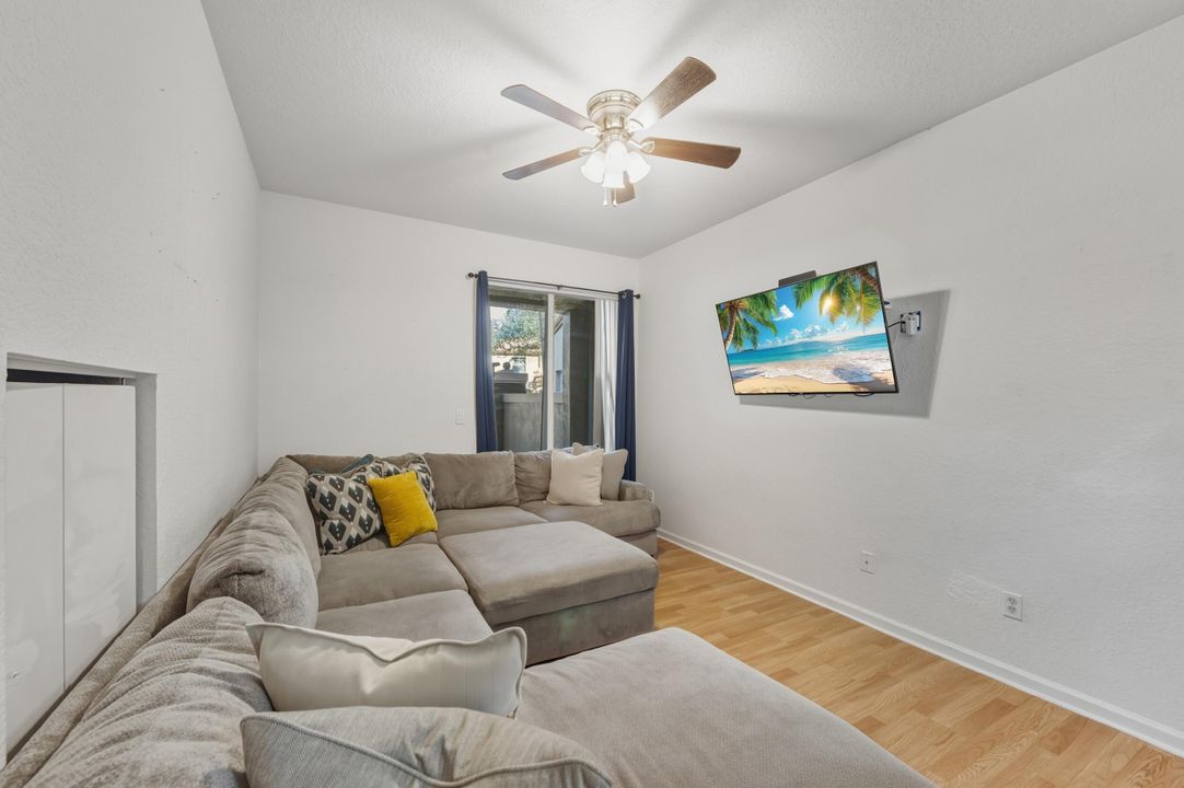 En Venta: $320,000 (3 camas, 2 baños, 1362 Pies cuadrados)