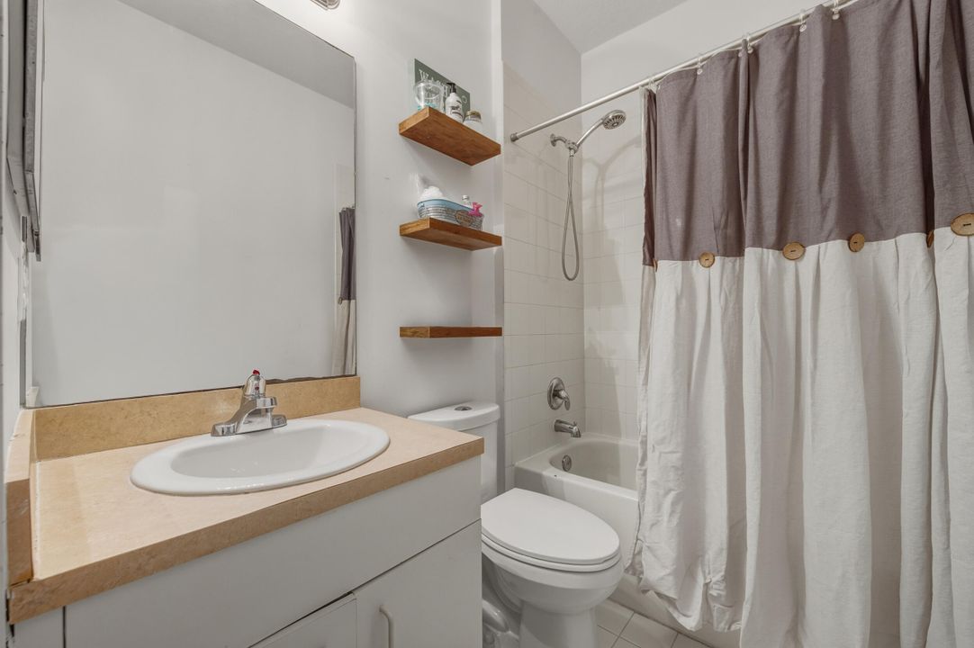 En Venta: $320,000 (3 camas, 2 baños, 1362 Pies cuadrados)