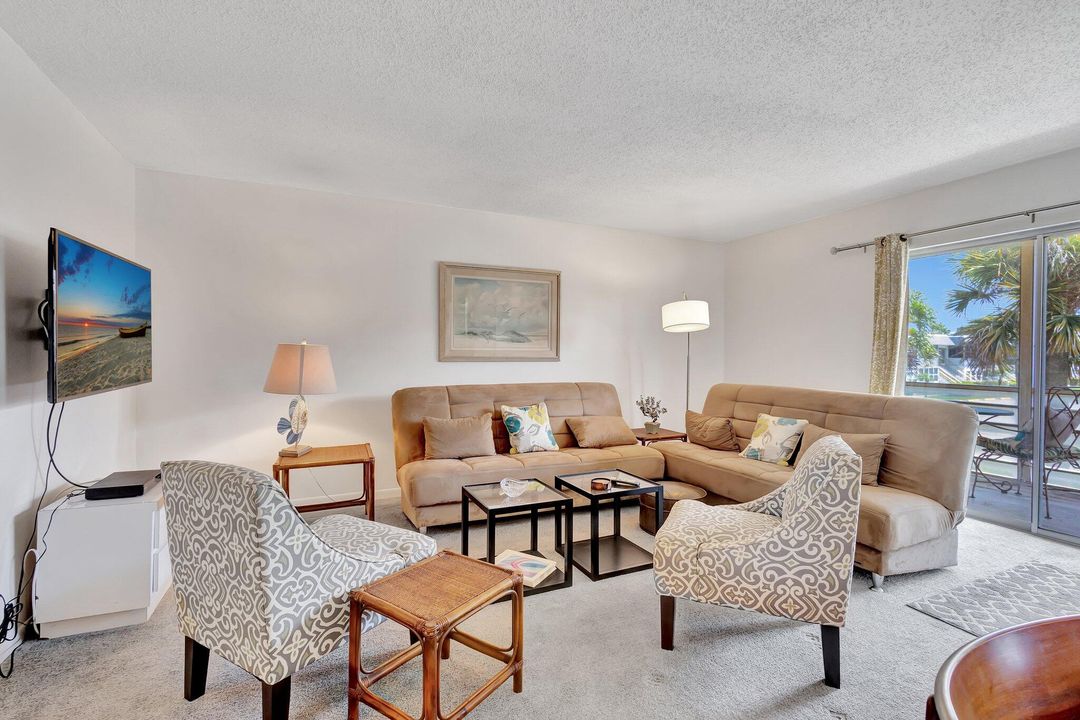 待售: $87,500 (1 贝兹, 1 浴室, 723 平方英尺)