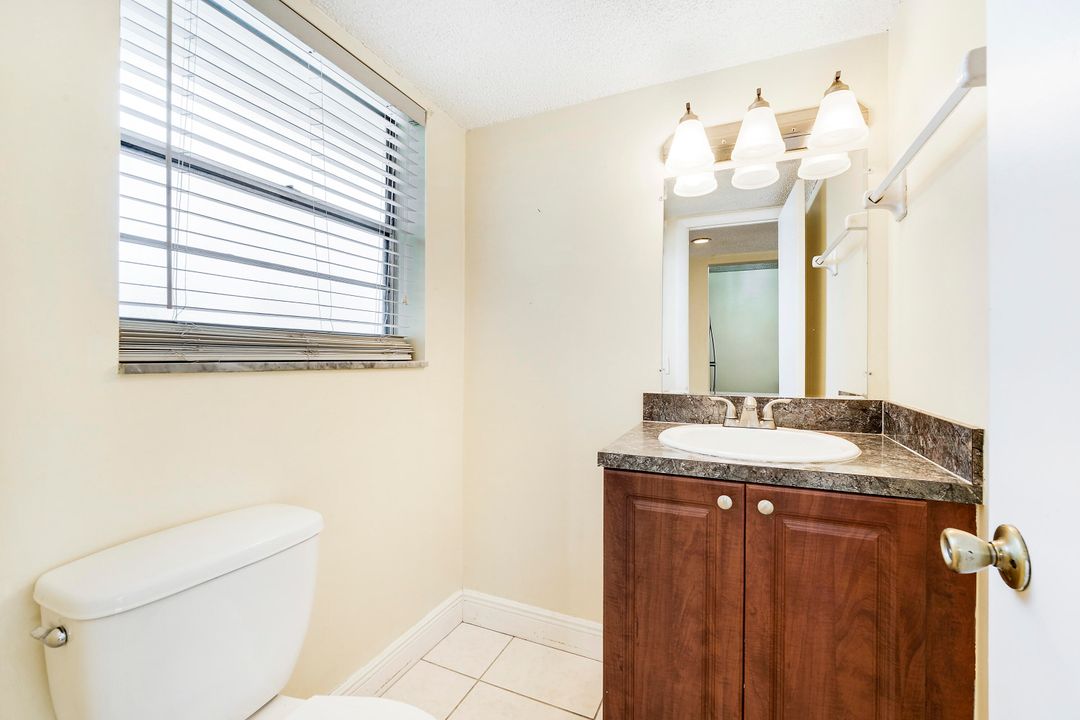 На продажу: $79,900 (1 спален, 1 ванн, 660 Квадратных фут)