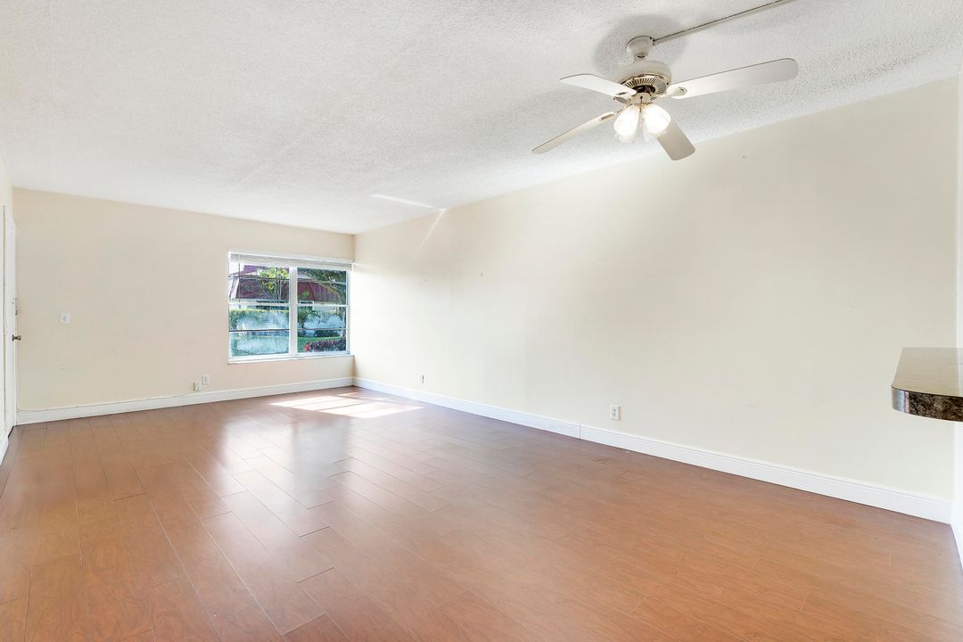 На продажу: $79,900 (1 спален, 1 ванн, 660 Квадратных фут)