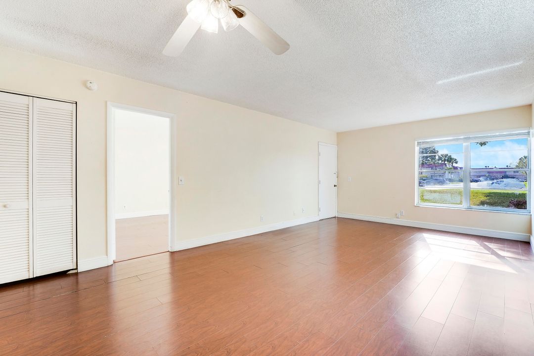 На продажу: $79,900 (1 спален, 1 ванн, 660 Квадратных фут)