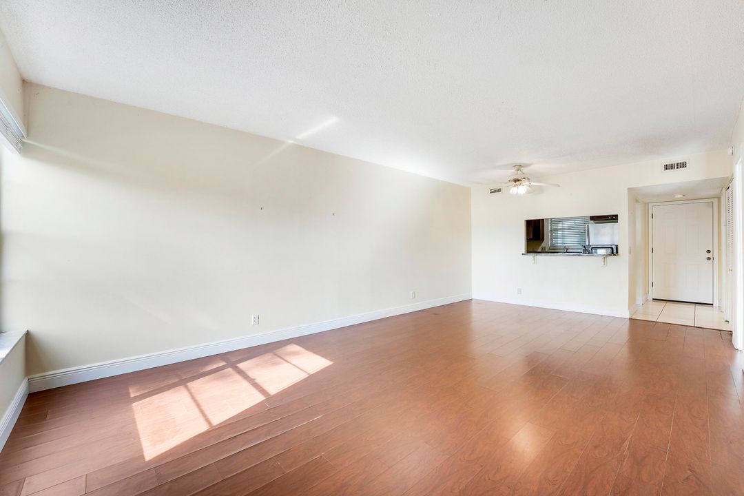 На продажу: $79,900 (1 спален, 1 ванн, 660 Квадратных фут)