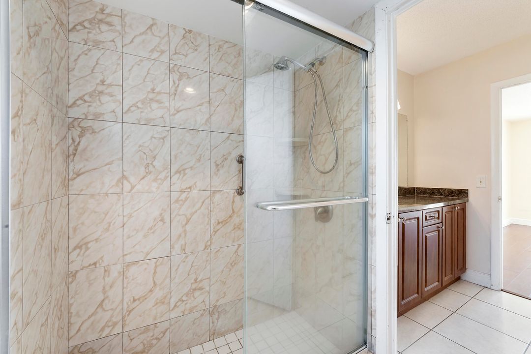 На продажу: $79,900 (1 спален, 1 ванн, 660 Квадратных фут)