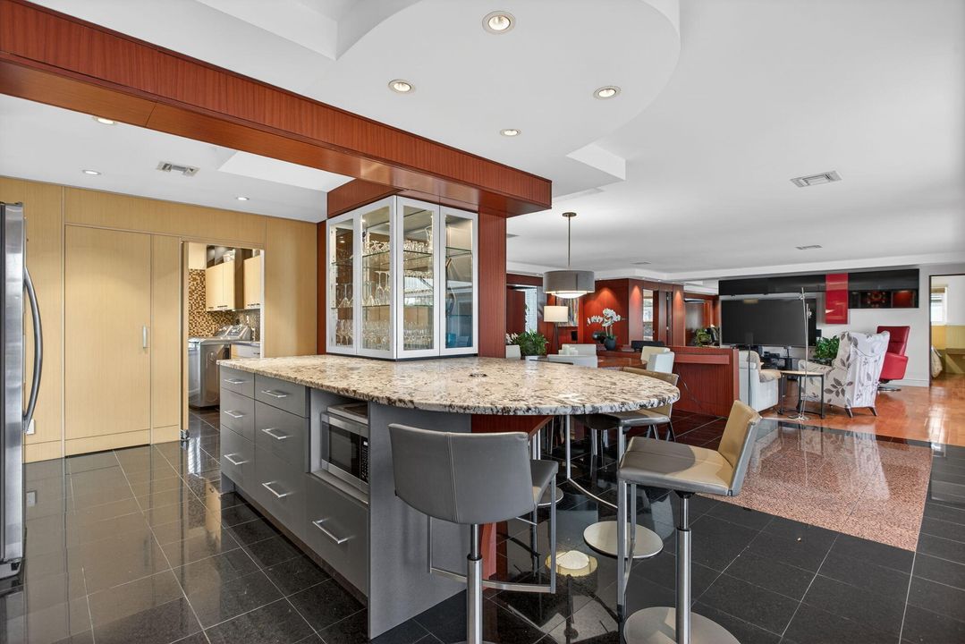 待售: $1,690,000 (3 贝兹, 2 浴室, 2075 平方英尺)