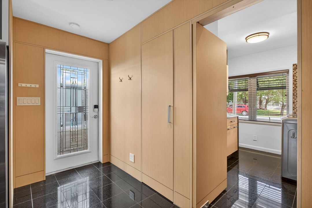 待售: $1,690,000 (3 贝兹, 2 浴室, 2075 平方英尺)