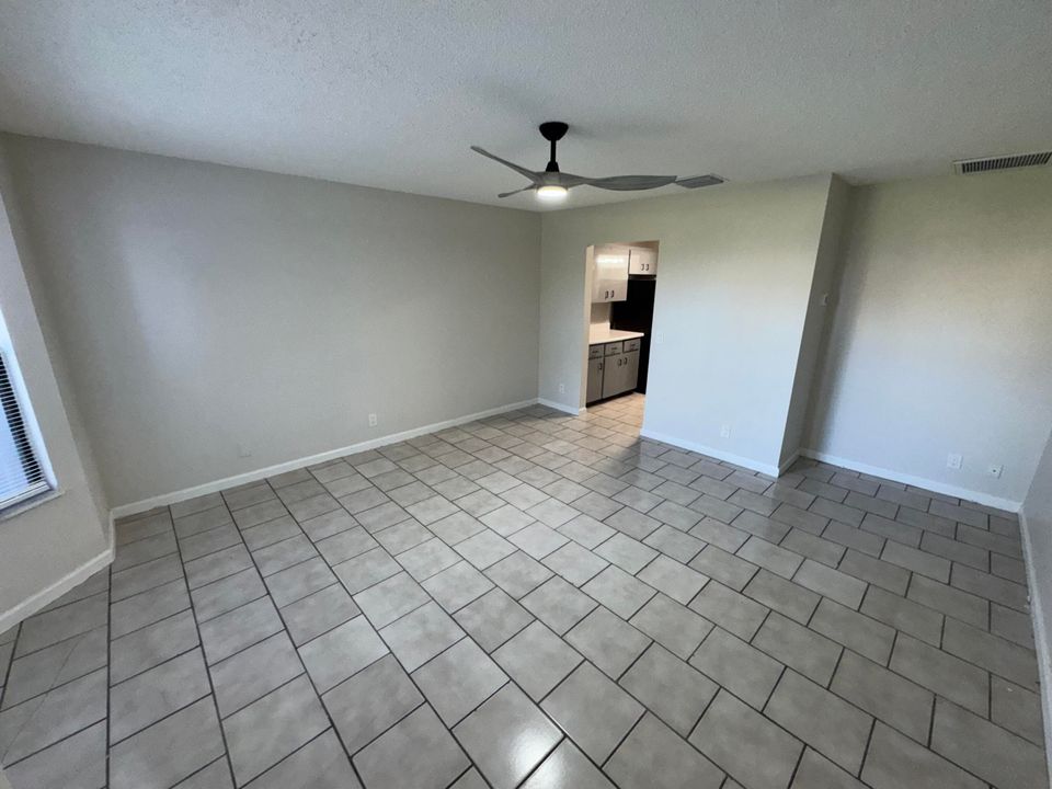 出租: $1,600 (1 贝兹, 1 浴室, 598 平方英尺)