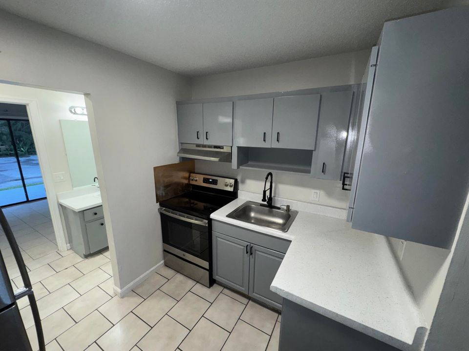 出租: $1,600 (1 贝兹, 1 浴室, 598 平方英尺)