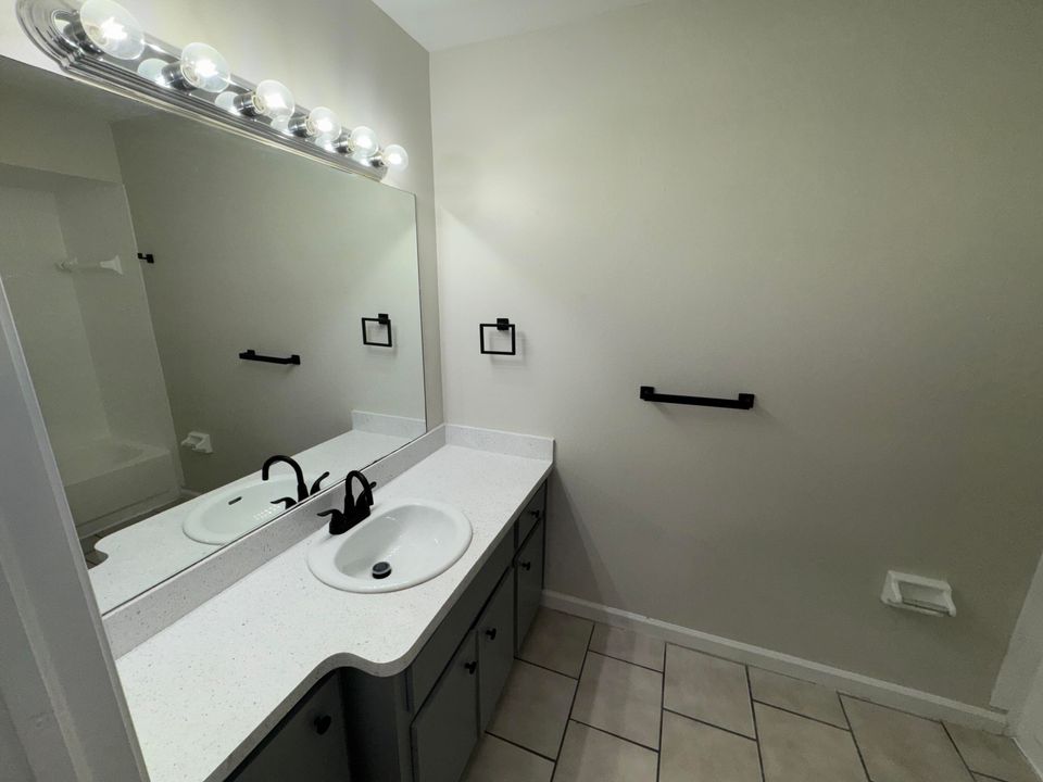 出租: $1,600 (1 贝兹, 1 浴室, 598 平方英尺)