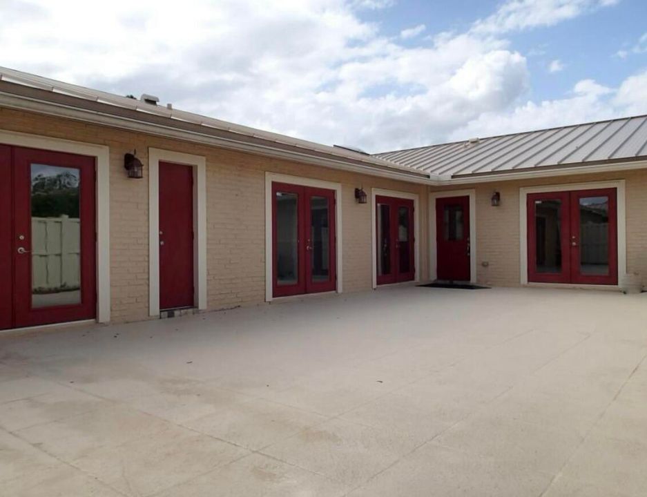 Activo con contrato: $2,800 (3 camas, 2 baños, 1276 Pies cuadrados)