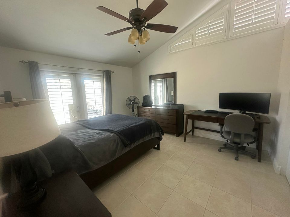 Activo con contrato: $2,800 (3 camas, 2 baños, 1276 Pies cuadrados)