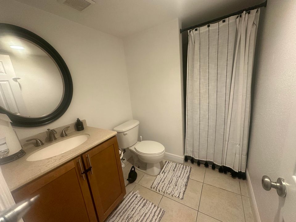 Activo con contrato: $2,800 (3 camas, 2 baños, 1276 Pies cuadrados)