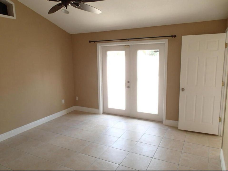 Activo con contrato: $2,800 (3 camas, 2 baños, 1276 Pies cuadrados)