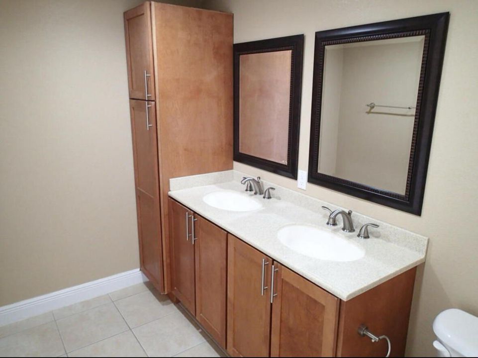 Activo con contrato: $2,800 (3 camas, 2 baños, 1276 Pies cuadrados)