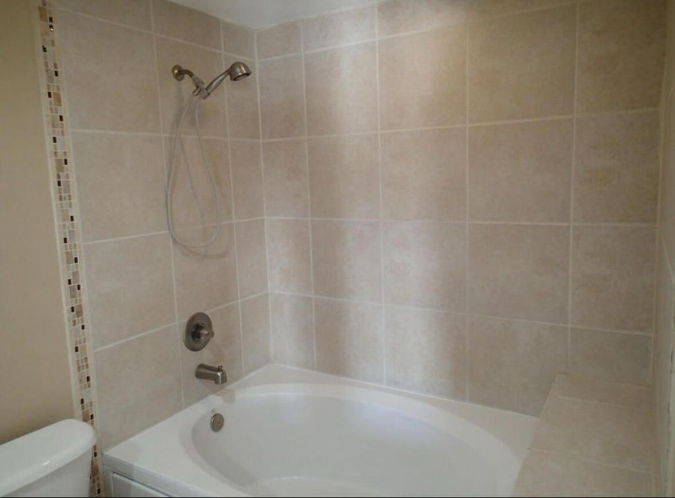 Activo con contrato: $2,800 (3 camas, 2 baños, 1276 Pies cuadrados)