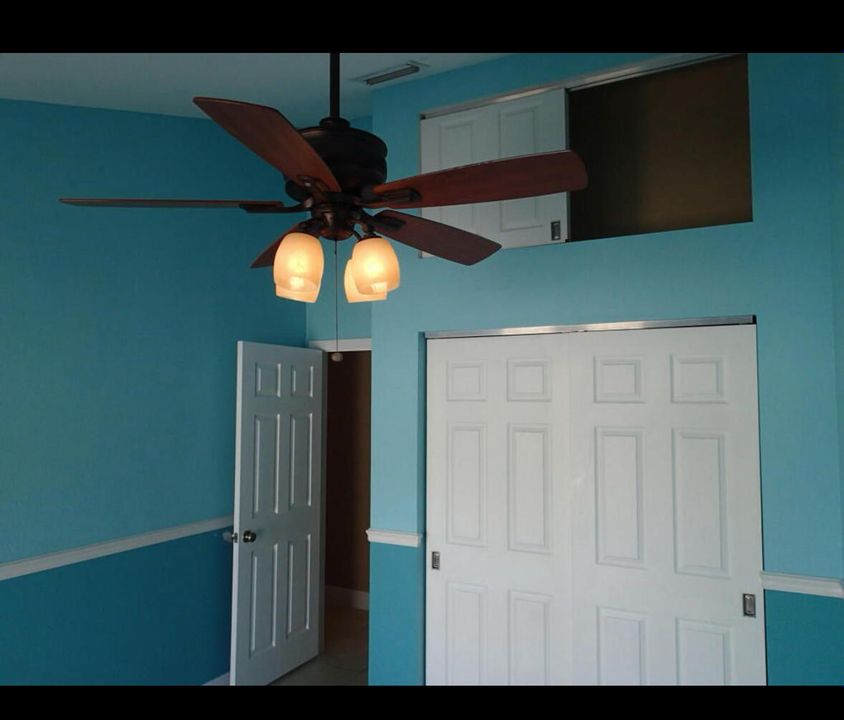 Activo con contrato: $2,800 (3 camas, 2 baños, 1276 Pies cuadrados)