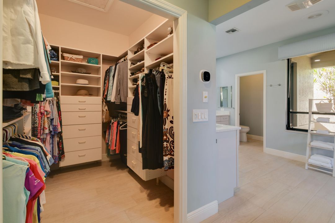 En Venta: $1,125,000 (3 camas, 3 baños, 3051 Pies cuadrados)