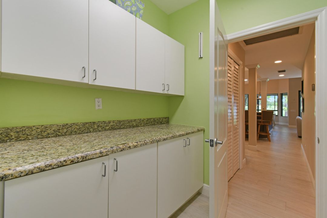 En Venta: $1,125,000 (3 camas, 3 baños, 3051 Pies cuadrados)