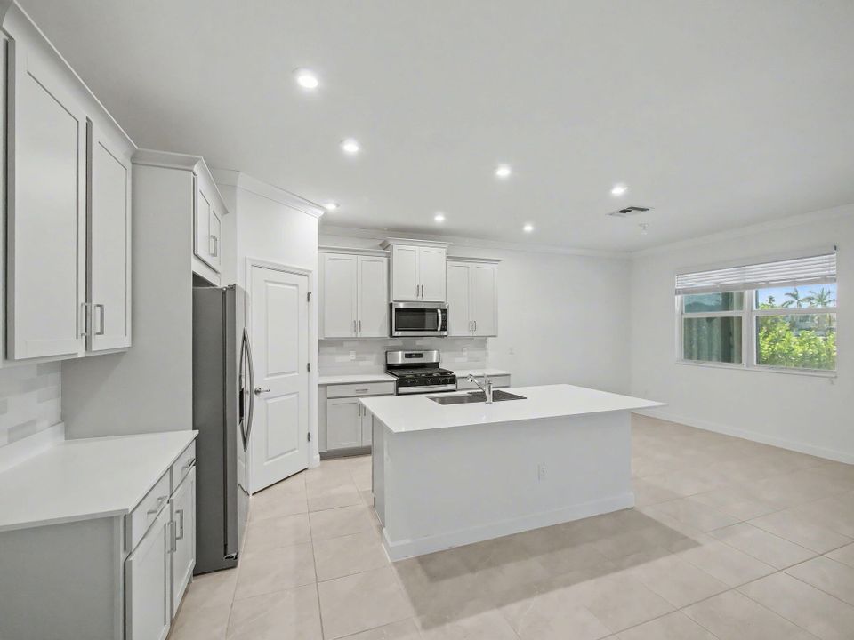 待售: $515,000 (4 贝兹, 2 浴室, 1894 平方英尺)